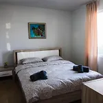 House Апартамент *