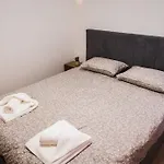 Апартамент House Варна